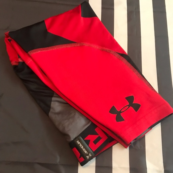 Under Armour Youth Sz Small Fitted Heat Gear 15 inch inseam Tights Red/Black - Picture 4 of 8